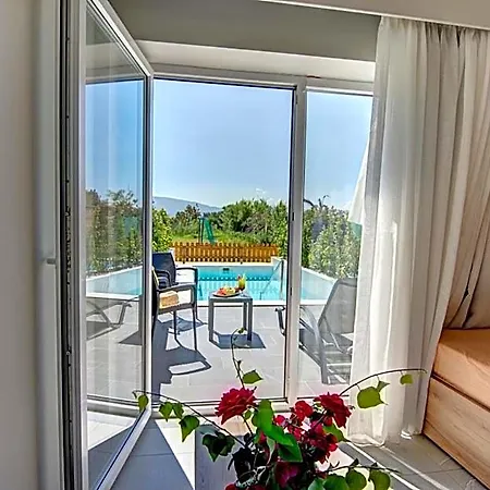 Exotica Hotel 3*